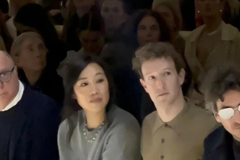 Mark Zuckerberg ospite da Prada, prove di intesa sugli occhiali Ai