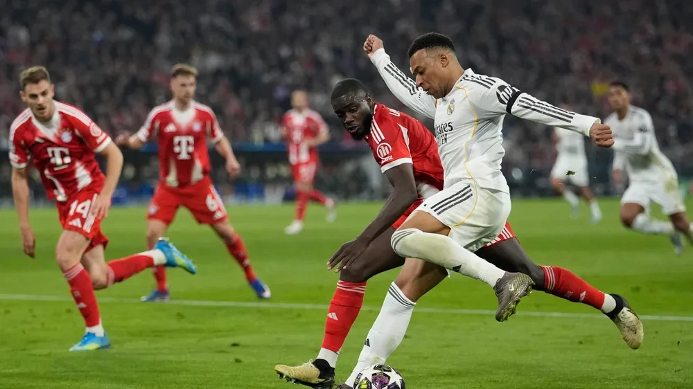 FC Bayern zieht ins Halbfinale ein