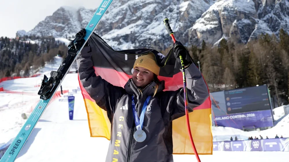 Emma Aicher holt Silber bei Abfahrt der Frauen