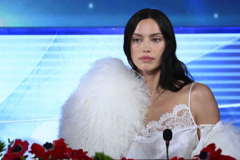 Irina Shayk: 'Fiera di essere russa, non entro in questioni politiche'