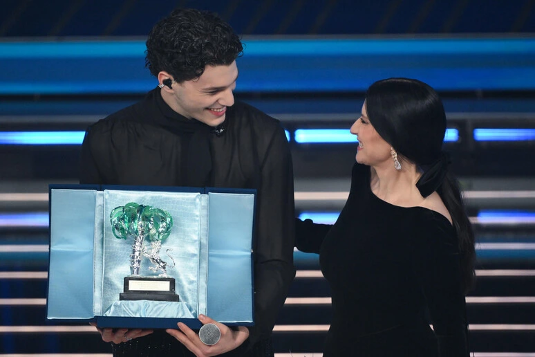 Sanremo, Nicolò Filippucci è il vincitore delle Nuove Proposte
