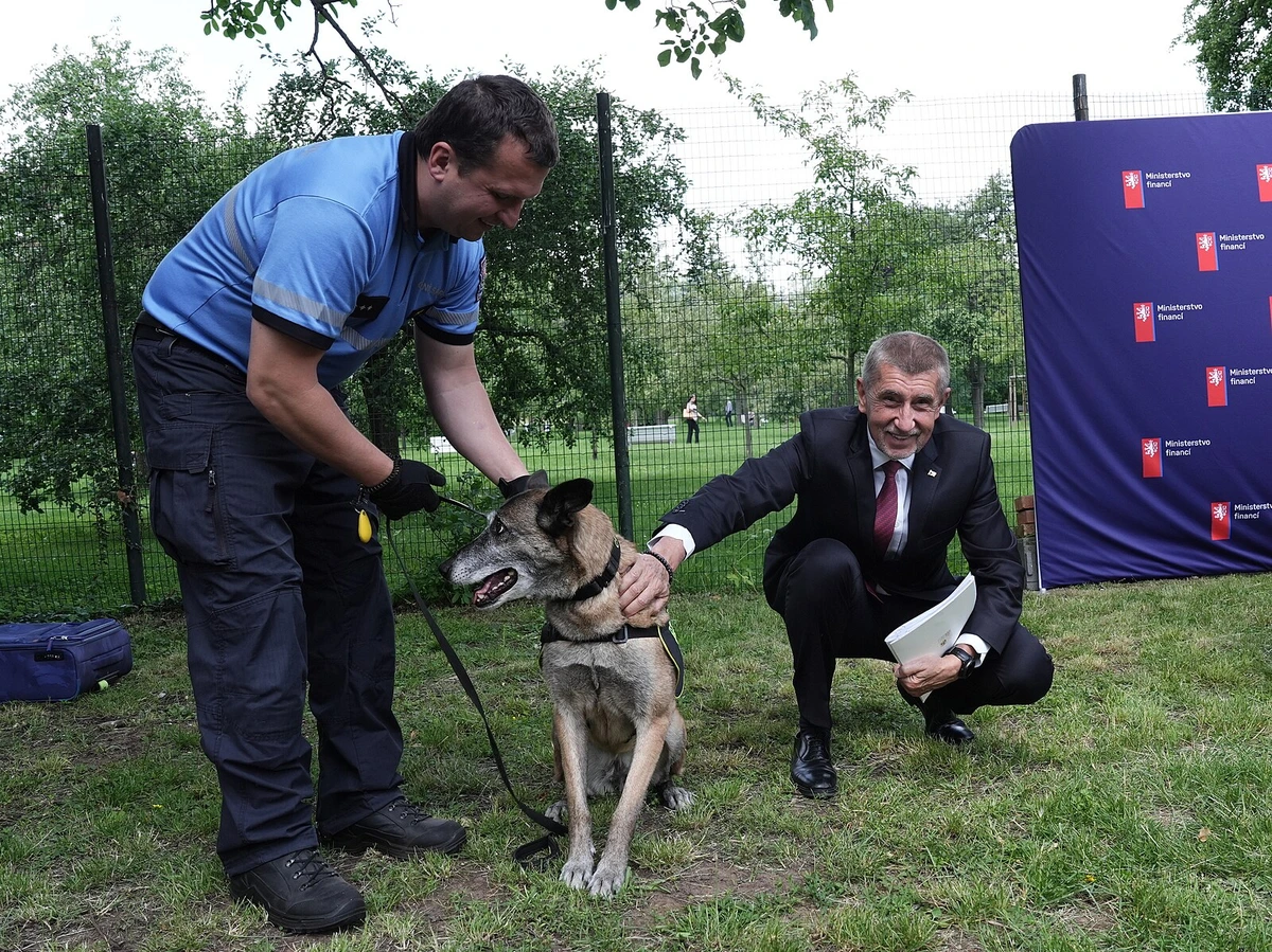 Babiš jde proti kratomu. Bude ho možné koupit až od 21 let, už ne na internetu