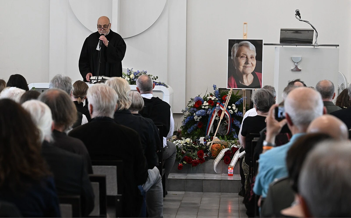 Na pohřbu Zdeňky Mašínové chyběl bratr Josef, ostatky zamíří do více míst