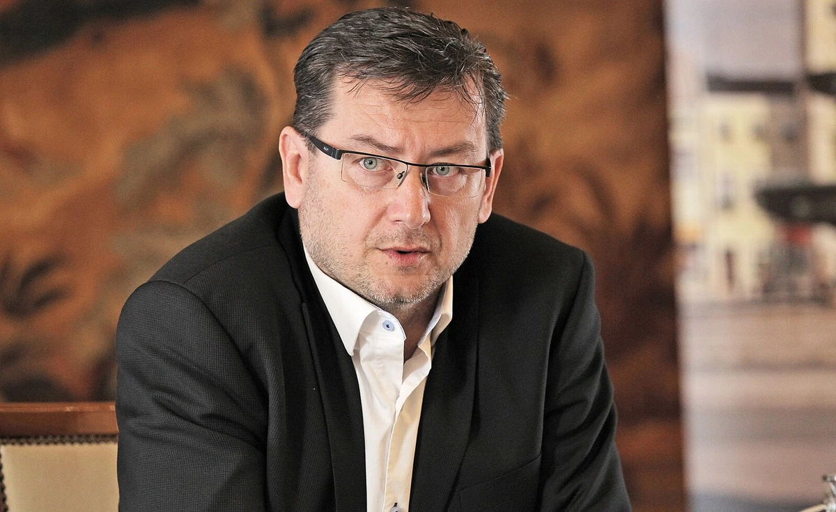 Primátora Karviné hledá policie, kvůli fotbalové korupční kauze mu hrozí vazba