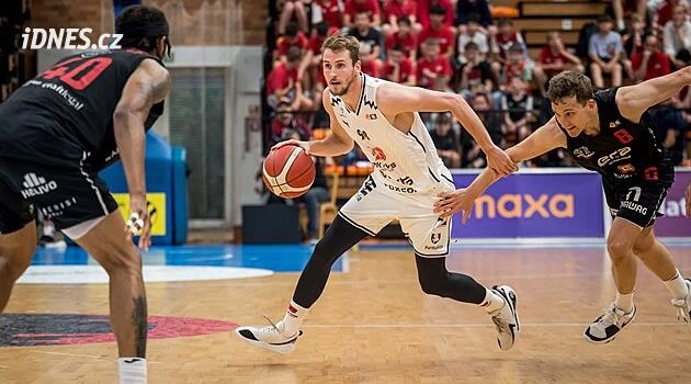 Za chyby platí. Basketbalisté Pardubic vědí: Finálové zkušenosti teprve sbíráme
