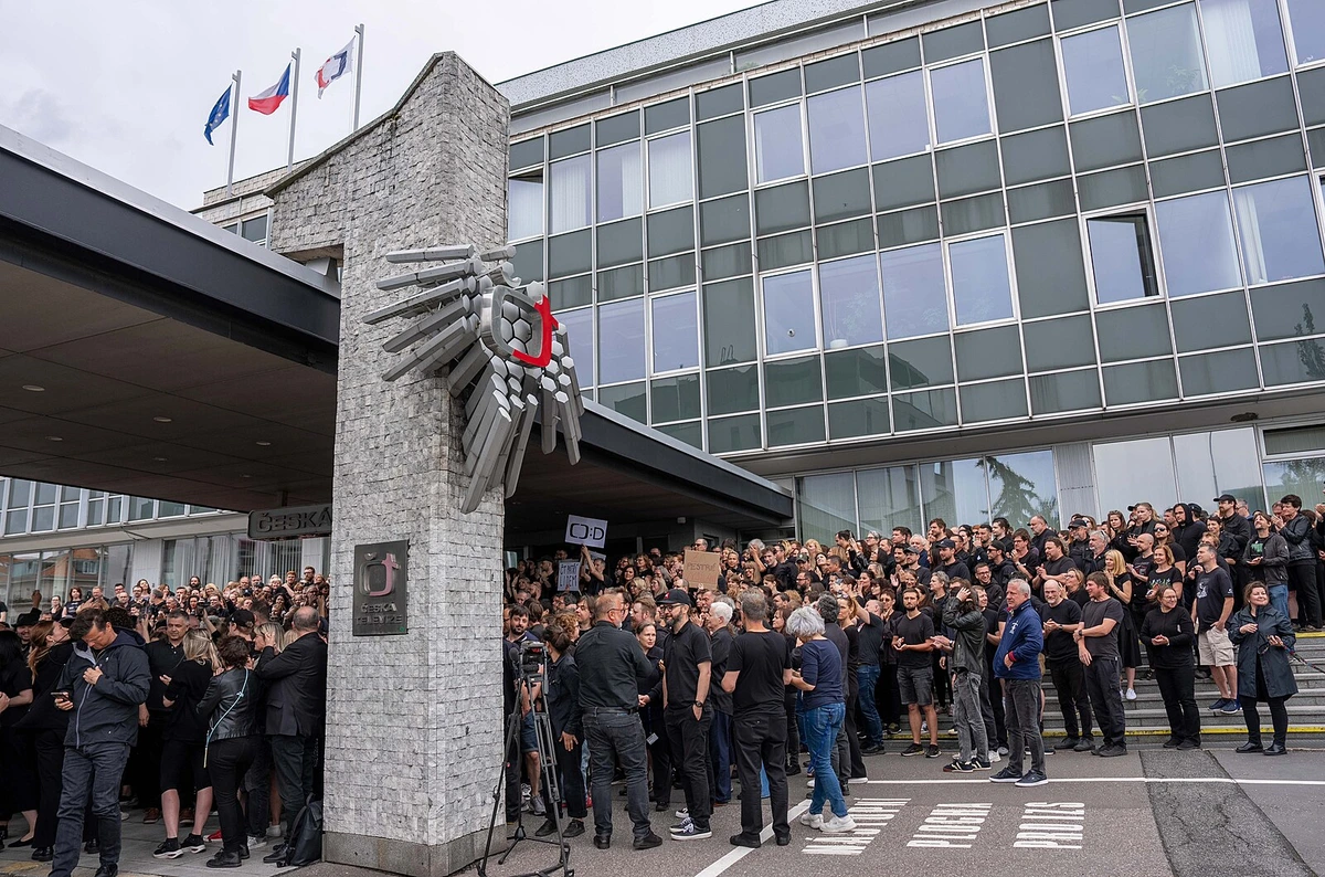 ČT a rozhlas: z poplatků, nebo z daní? To je přece jedno. Ne tak úplně!