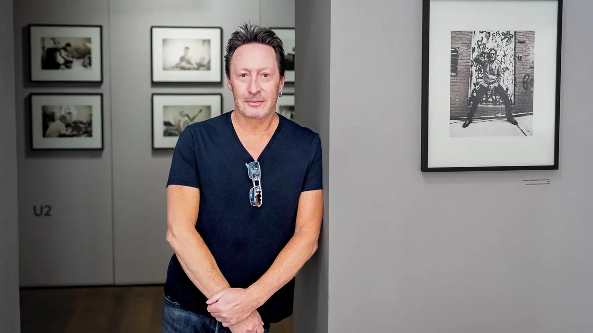 Julian Lennon: Politiky začnu fotit, až budou plnit své sliby  - Novinky