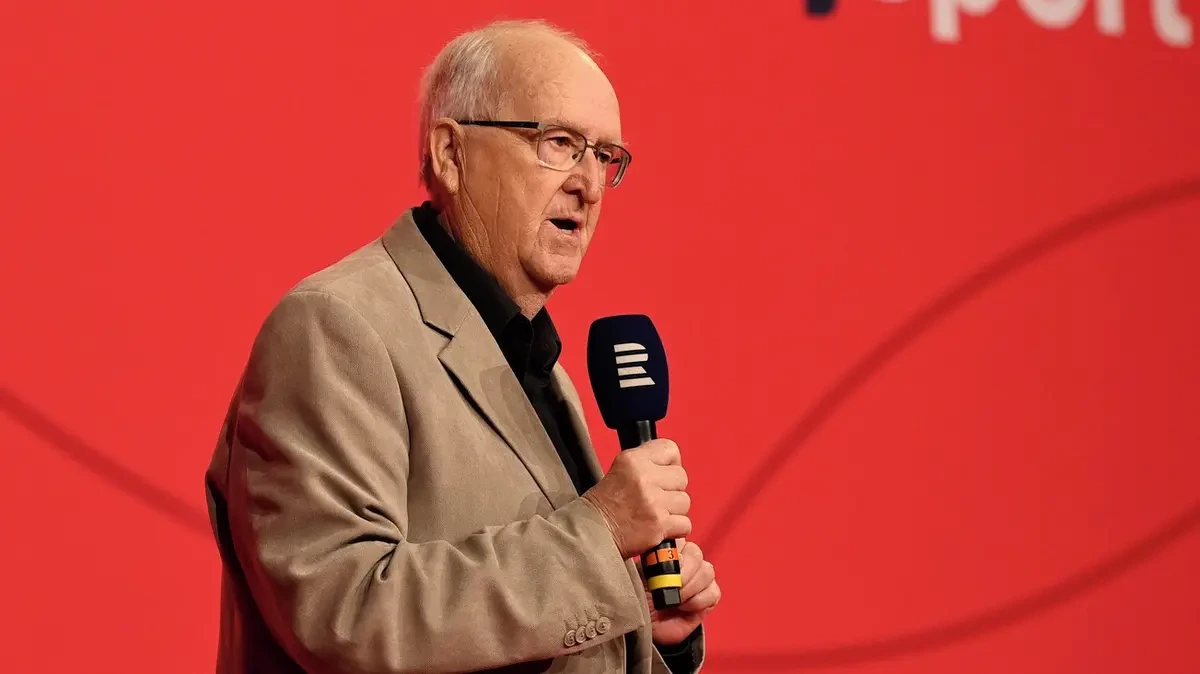 Zemřel rozhlasový novinář a publicista Karel Tejkal - Novinky