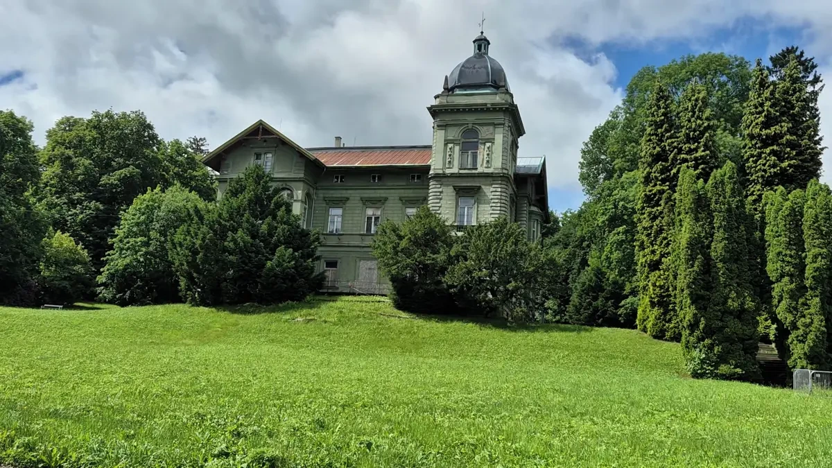 Další naděje pro Hückelovy vily, v jedné by mohla být sbírka klobouků. Stát to bude miliony - Novinky