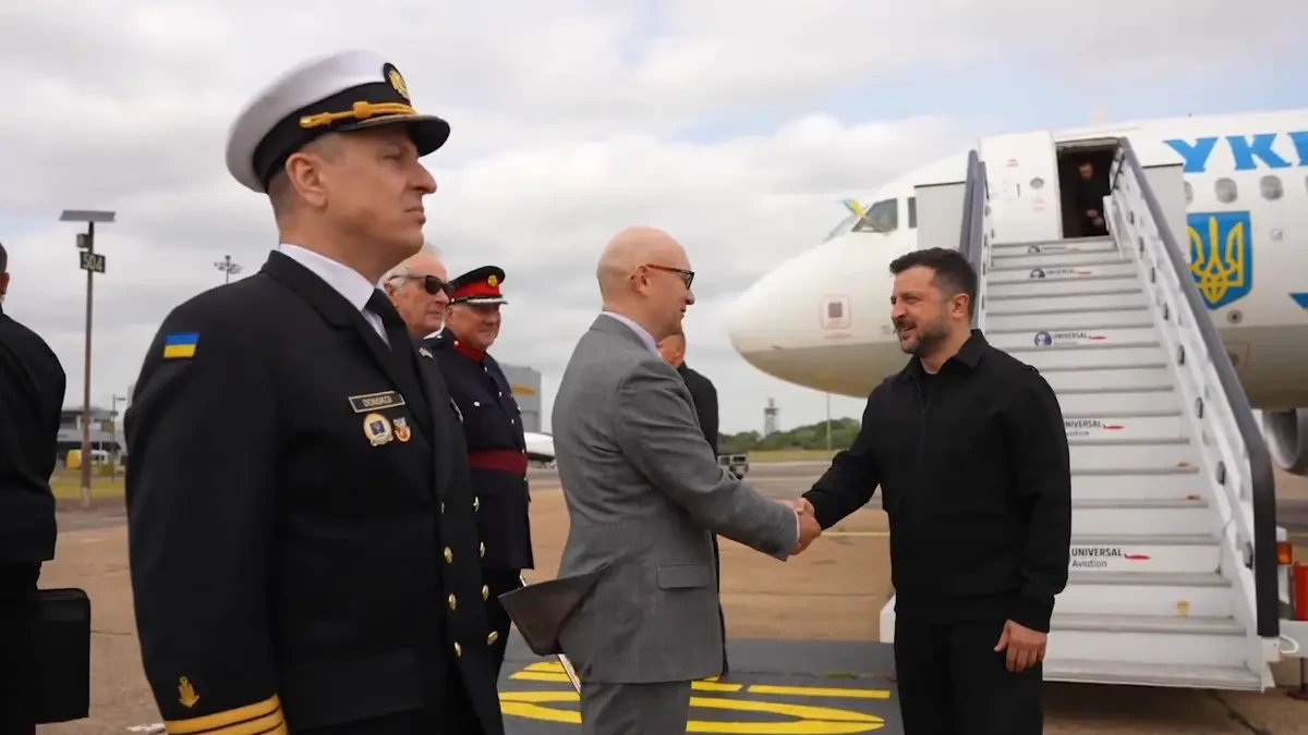 Zelenskyj je v Británii. Bude jednat se Starmerem, Macronem a Merzem - Novinky