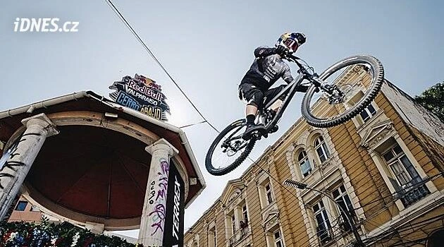 Musel jsem lhát i mámě. Slavík o drsné show Asia Express, emocích i zlomených žebrech