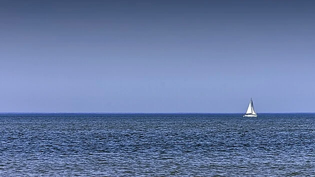 Ruská fregata pálila varovné výstřely na jachtu v La Manche, Britové to vyšetřují