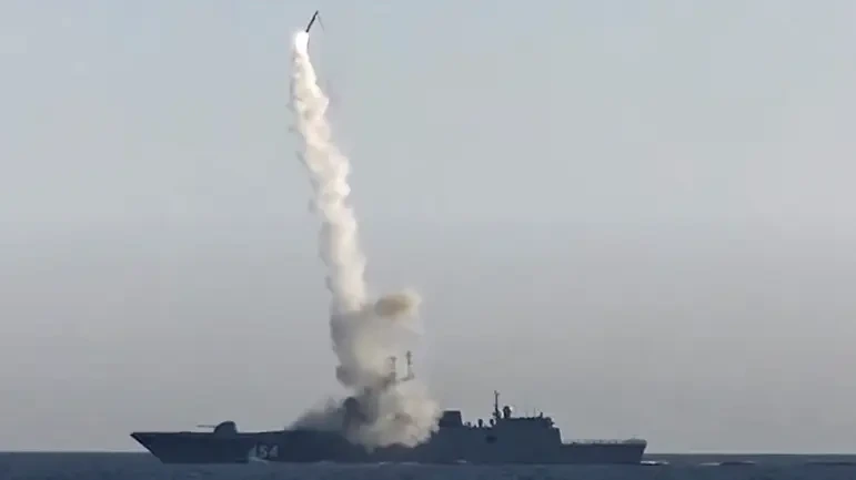 Dronový útok východně od Moskvy. Hoří nedaleko podniku raketového průmyslu  - Novinky