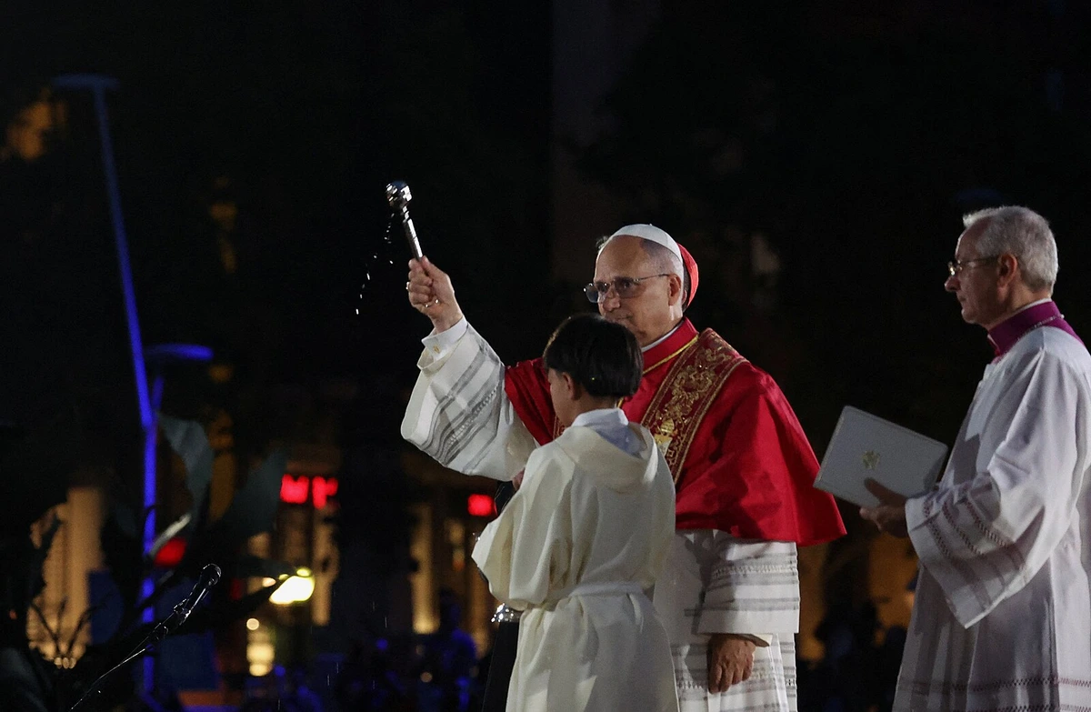 Nelze věřit v Ježíše a podporovat válku, požehnal papež věži chrámu Sagrada Familia
