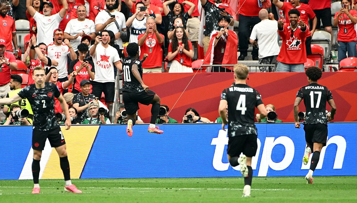 19. den MS ve fotbale: Jde se na play off. Kanada vyzve Jihoafrickou republikou