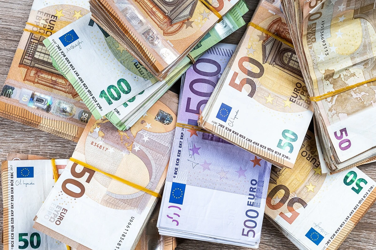 Ano, nebo ne? Hádky o euru jsou český národní sport, jenže euro není zázrak a koruna není relikvie