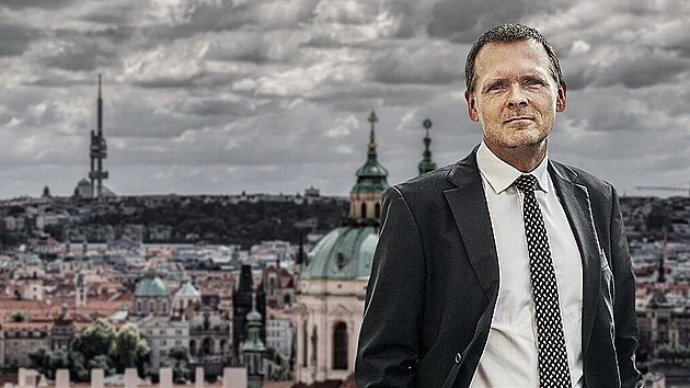 Svět kuriozit: dvouhlavé tele, dilatace času a přepracovaný poslanec