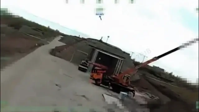 Systematicky rozebráno. Ukrajinci zničili ruskou dronovou základnu na letišti v Doněcku - Novinky