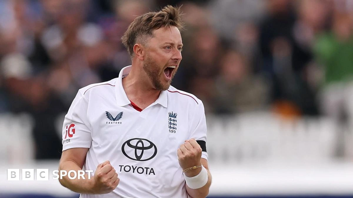 Stunning Robinson return gives life to England