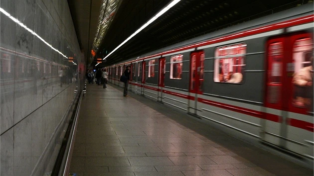 Výluka metra: Jedna z linek nepojede od soboty do centra Prahy