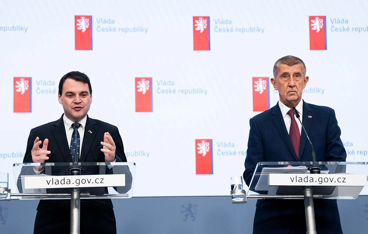 Babiš vs. Macinka. Máme se lísat k Trumpovi kvůli NATO i za cenu severokorejských manýrů?
