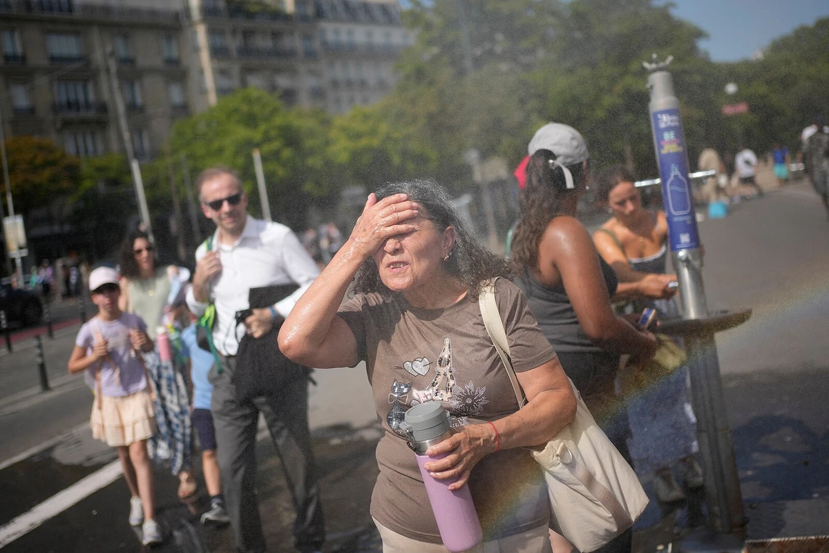 V Americe se smějí Francouzům kvůli vedru. Zkuste klimatizaci, vzkazují do Paříže