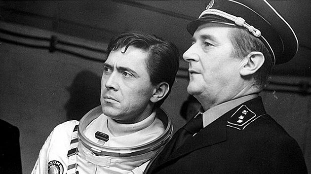 Herec Petr Kostka slaví 88. narozeniny. Připomeňte si jeho slavné role v seriálech i filmech