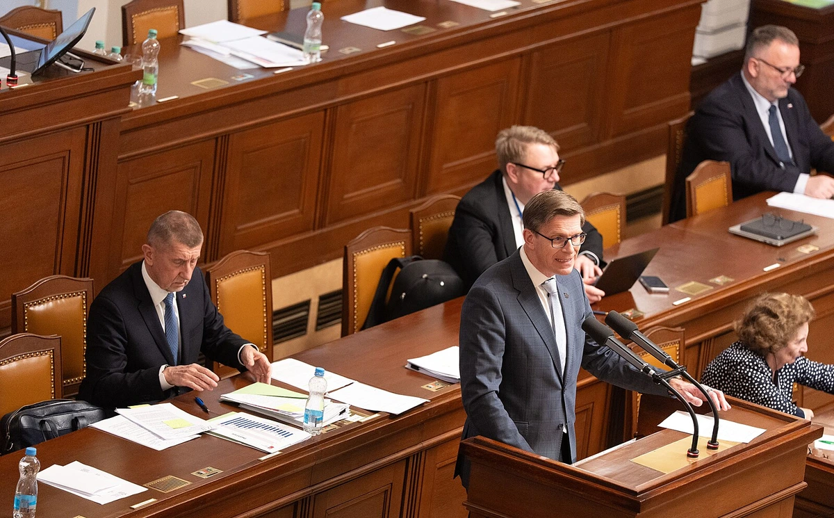 Vláda a rozpočet: gumový paragraf pro život na dluh. Nejde přitom jen o veřejné finance