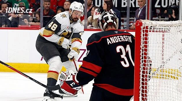 Hertl byl u vyrovnání Vegas, v prodloužení však jeho faul potrestal Jarvis