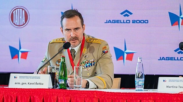 Řehka do Senátu? Proč generály láká vysoká politika a veřejný život
