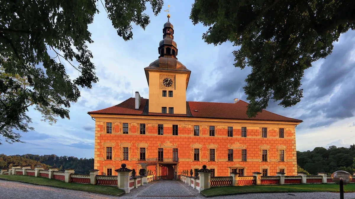 Na zámku Bechyně otevřeli novou výstavu současného umění