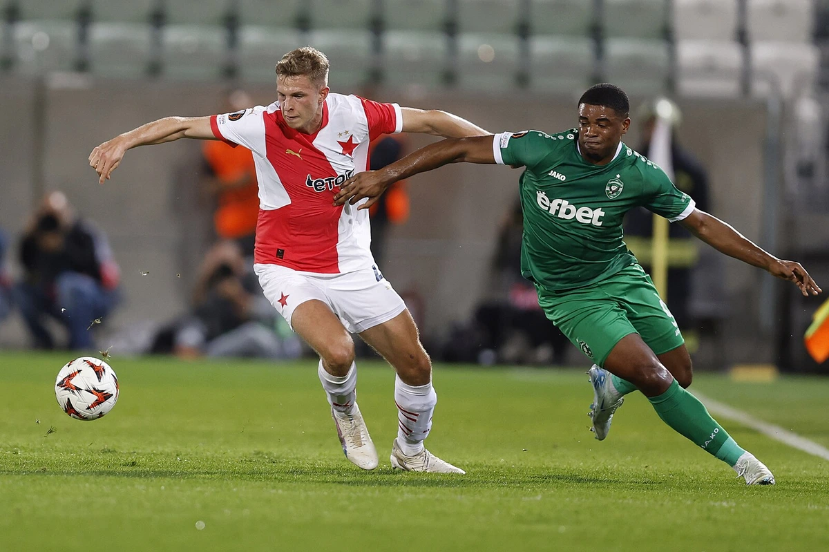 Slavia rozdala nové smlouvy klíčovým obráncům, jistotu mají Zima a Vlček
