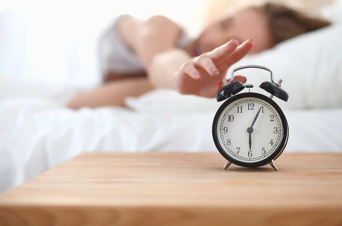 Vláda navrhla termíny letního času na pět let. Konec střídání vyjasní studie