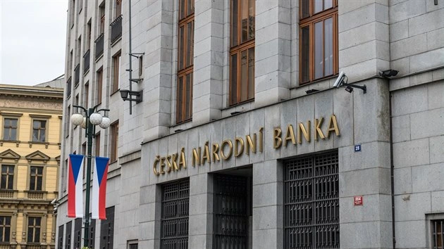 Policie zadržela zaměstnance ČNB. Způsobil škodu za desítky milionů korun