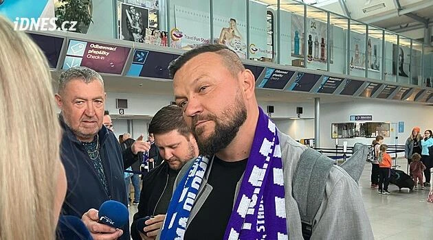 Chce hrát fotbal a je výborný psycholog. Ujfaluši o kandidátovi na českého trenéra