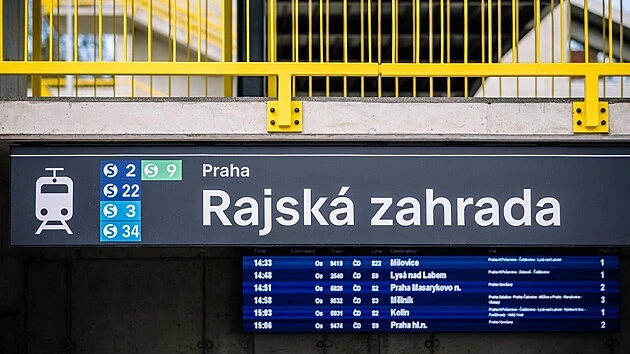 Srážka vlaku s člověkem zastavila vlaky ve východní části Prahy