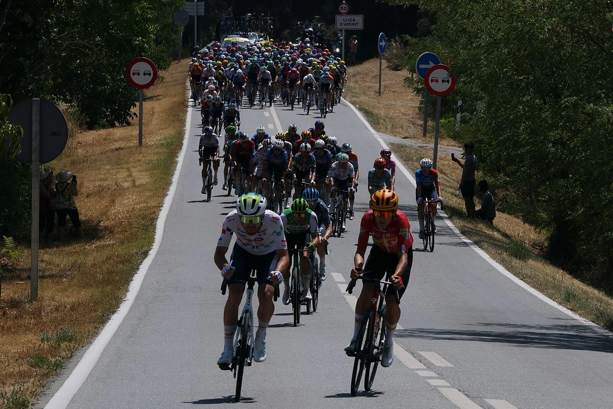 Tour ONLINE: Závod míří do Pyrenejí. Únik stále nevznikl, Vacek se připletl do pádu