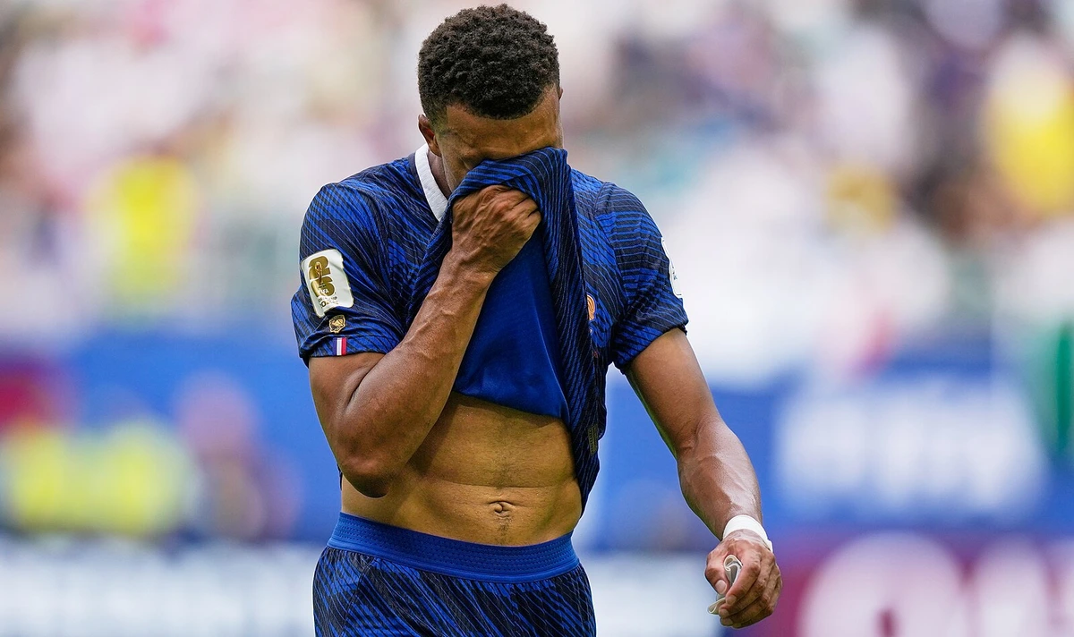 Rekord je hezký, ale radši bych hrál v neděli. A Messi gól určitě dá, říká Mbappé