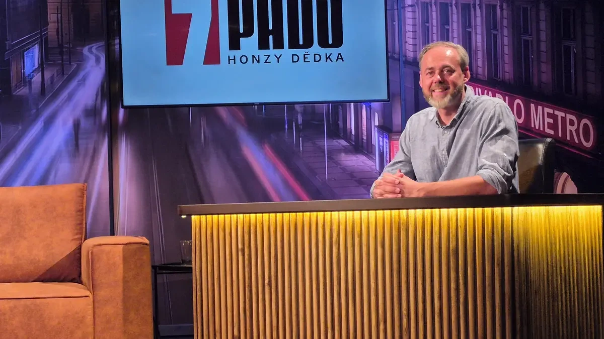 Pořad 7 pádů Honzy Dědka míří na Televizi Seznam. Nová scéna připomene obývák - Novinky