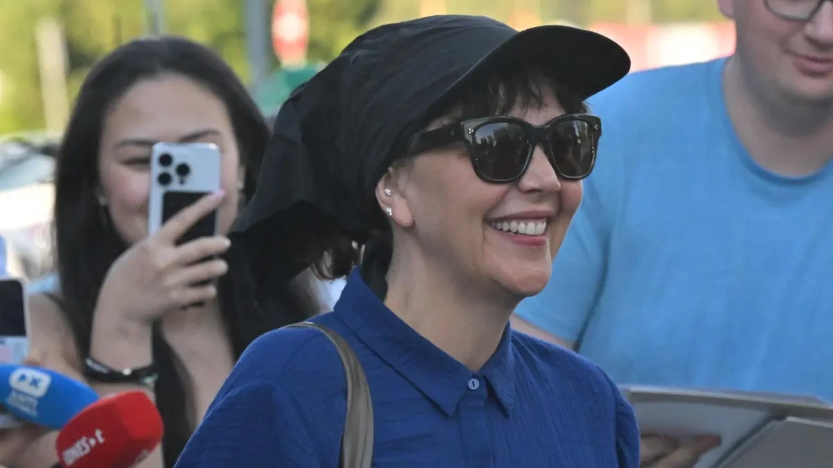 Do Karlových Varů přiletěla režisérka a herečka Maggie Gyllenhaalová - Novinky