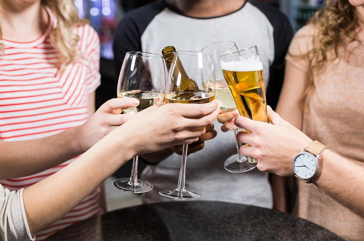 Narovnání pokřiveného zákona?! Uznáme po vínu jako daňově uznatelný dar i líh a pivo?
