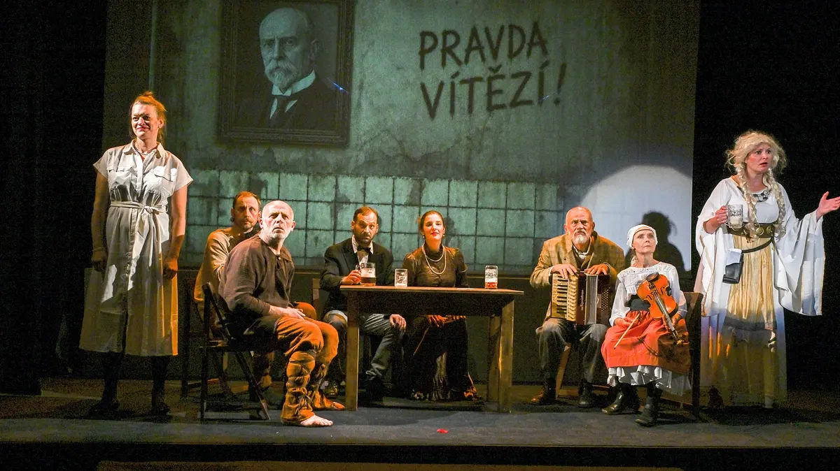 RECENZE: O zásadovosti a pravdě v čase fake news - Novinky