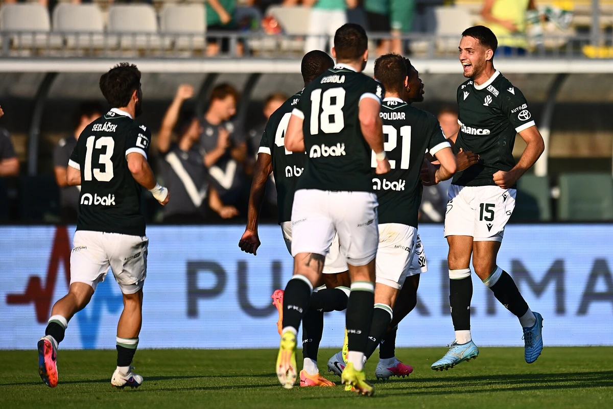 Jablonec - Varaždín 2:0, oba góly ze standardek, postup trefil Pavlovič