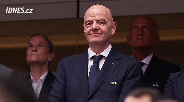 Infantino se hájí: Můj návrh je příležitost, ne povinnost. Za souhlasy přitom zaplatí