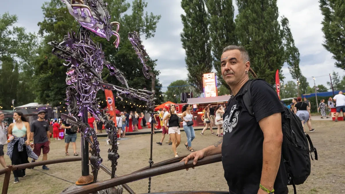 Na Colours of Ostrava je ocelové město. Vzniklo z odpadu ze železáren - Novinky