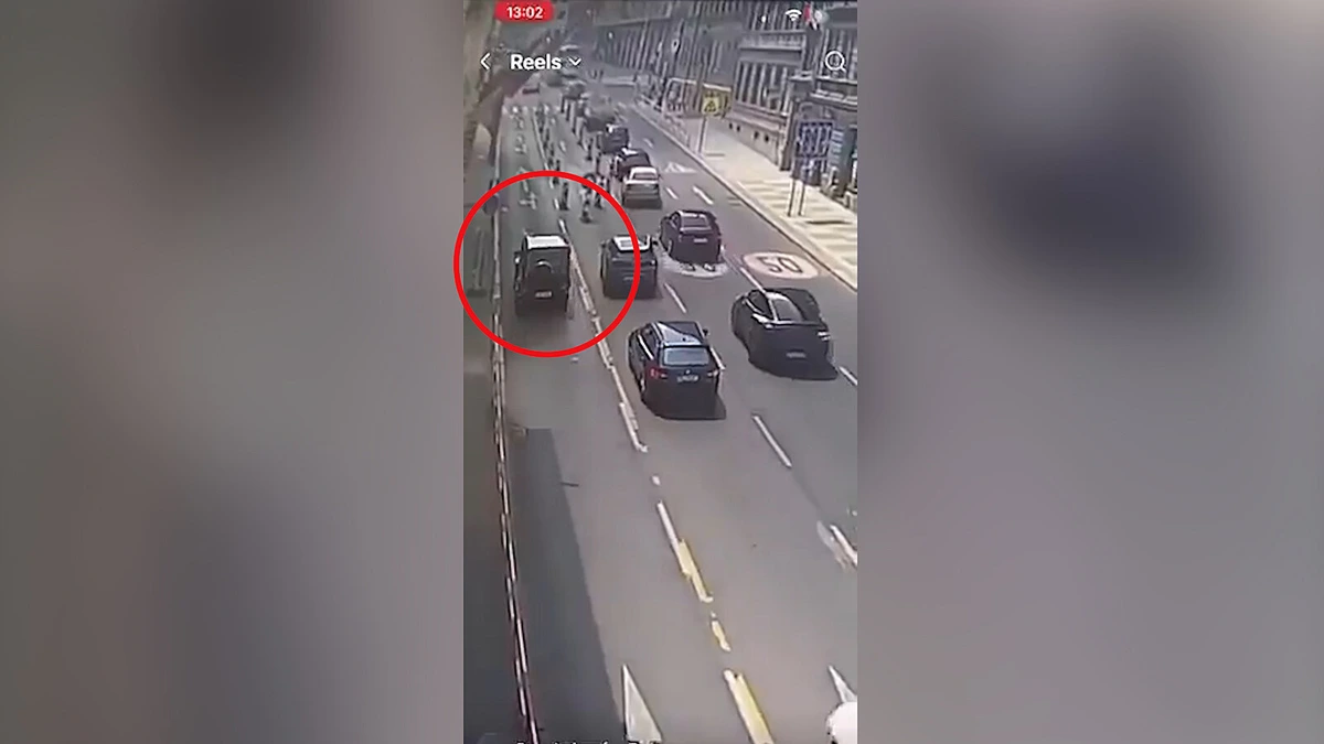 Nové záběry před nehodou: Turek projel odbočovacím pruhem rovně