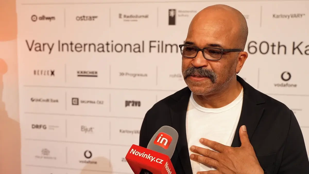 Jeffrey Wright ve Varech: Bartoška byl nejpřívětivější ze všech. Hodně jsme se spolu nasmáli - Novinky