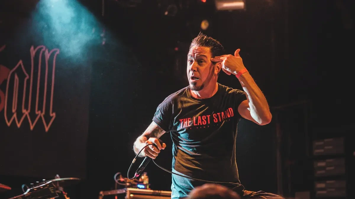 Zemřel zpěvák Lou Koller. Bylo mu 59 let - Novinky
