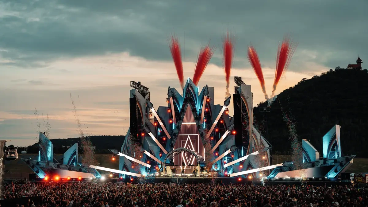 Na festival Let It Roll u jezera Most míří tisíce návštěvníků, čeká je řada bezpečnostních opatření - Novinky