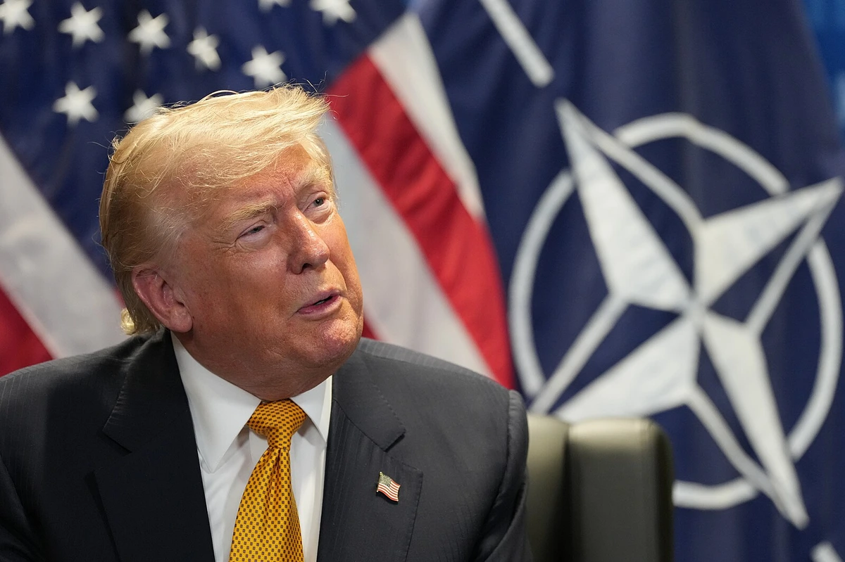 Trump označil íránské vůdce za „choré šmejdy“, Pentagon zahájil nové údery